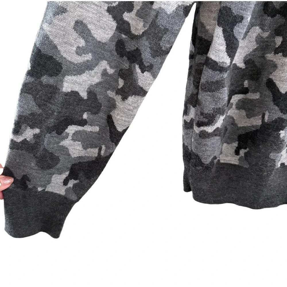 G/Fore 1/4 Zip Sweater Size L in Shades of Gray Camouflage 100% Wool EUC Golf